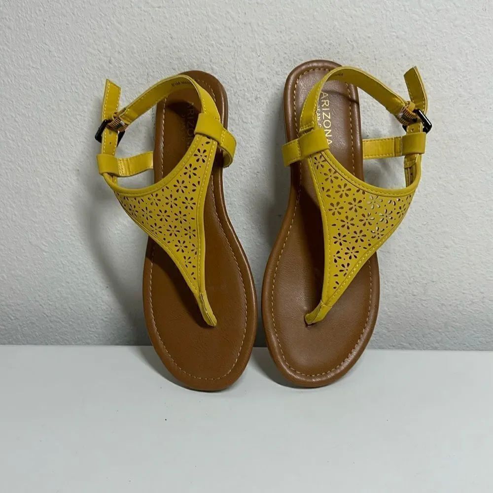 Arizona Jean Co Yellow Flat Sandals Size 8,5 EUC